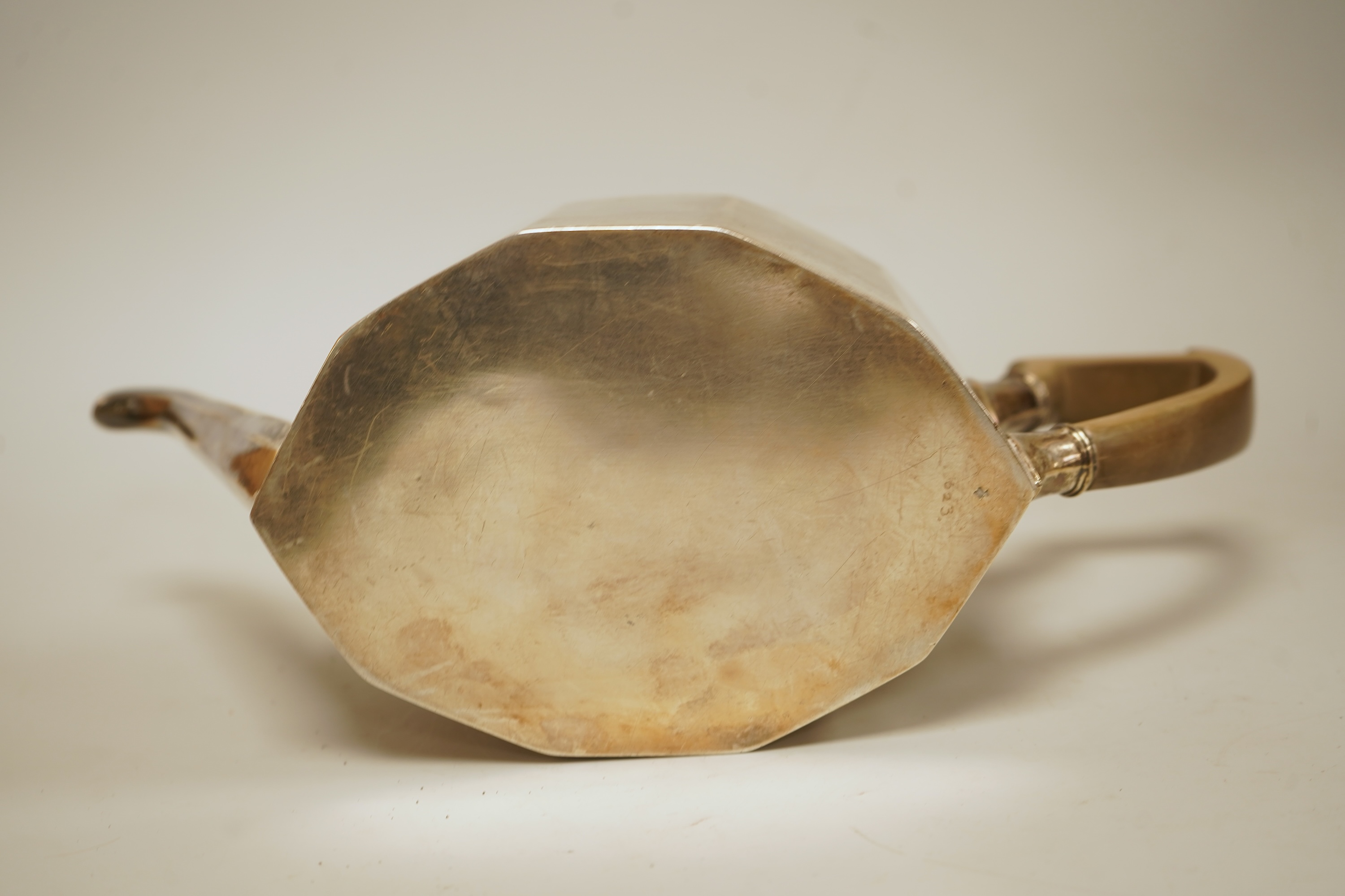 A George V silver decagonal teapot, by Thomas Bradbury & Sons, Sheffield, 1922, gross weight 18.1oz.